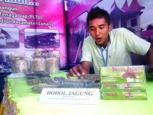 Kecamatan Lunang Promosikan Dodol Jagung di Festival Langkisau 2017