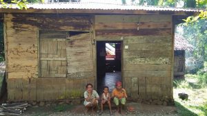 Berharap Sentuhan Tangan Pemerintah, Keluarga Isal Sudah Puluhan Tahun Tinggal di Gubuk Derita