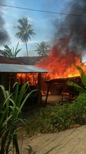 Amukan  Si jago Merah, Meludeskan 2 Rumah Warga di Luhung