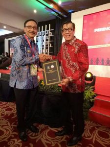 Bupati Hendrajoni Terima Penghargaan Sebagai Kepala Daerah Peduli HAM