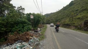 Sudah Ada Papan Larangan, Masyarakat Masih Nekat Buang Sampah di Bukit Taratak