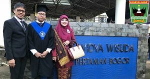 Gubernur Sumbar Hadiri Wisuda  Putra ke Empatnya, Digedung Graha Widya Institut Pertanian Bogor