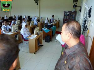 Wagub Nasrul Abit : UN SMA dan MA 2018 Di Sumbar Berjalan Lancar