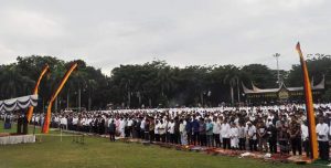 Pelaksanaan Shalat Idul Fitri 1439 H di RTH Imam Bonjol Padang Menghadirkan Ustad Kondang Jakarta