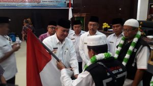 Wagub Nasrul Abit Terima Secara Resmi Jemah Haji Debarkasi Padang.