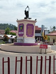 Tugu Mungkuih Berdiri Kokoh di Pasar Balaiselasa Pessel