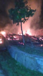 Ditinggal Pemilik Nya, Rumah Papan di Air Haji Tenggara Ludas Terbakar