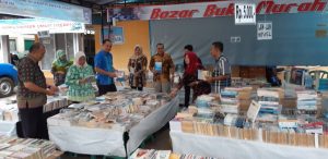 MINAT PENGUNJUNG CUKUP TINGGI, BAZAR BUKU DKP DIPERPANJANG HINGGA 15 MARET