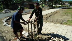 Warga Desa Gunung Malang Jember, Hiasi Bangunan Hasil TMMD