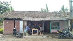 Ada TMMD, Pedagang Kopi di Desa Gunung Malang Ngaku Ketiban Rejeki