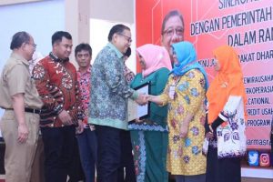 Menteri Puspayoga Serahkan Sejumlah Program Strategis Kementerian Koperasi dan UKM untuk Dharmasraya