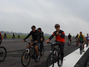Angicipi Cycling Club, Meriahkan HUT TNI AU ke-73 di Lanud Iswahyudi