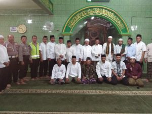 Bersama Masyarakat Simokerto, Kodim 0831/Surabaya Timur Gelar Shalat Tahajud