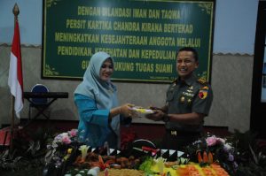 HUT Persit di Korem 082/CPYJ, Diwarnai dengan Acara Potong Tumpeng