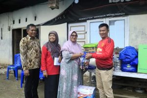 Wabup Amrizal  Serahkan Bantuan Korban Kebakaran di Sikabau