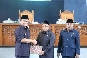 Bupati Sutan Riska Sampaikan LKPj 2018 ke DPRD