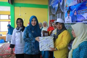 Kader PKK se Kecamatan Pulau Punjung Terima Baju Kerja Lapangan