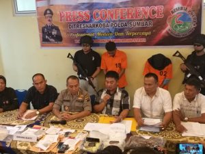 Perempuan Hijab Teryata Pengedar Narkoba Dari Pekanbaru