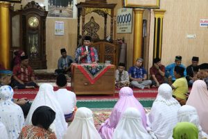 Kunjungi Masjid Jami’ Batu Balang, Bupati Ajak Masyarakat Jaga Silaturahmi dan Kekompakan