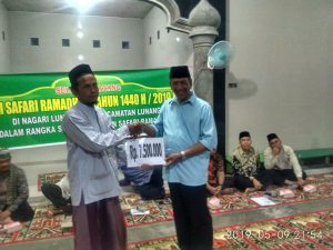 Wabup Rusmayul Anwar, Pimpin Tim III Safari Ramadan ke Mesjid Al- Mujahidin Lunang III