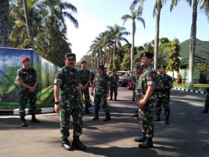 Danrem 083/Baladhika Jaya Dampingi Kunjungan Kerja Panglima TNI di Yonarmed 1/Ajusta