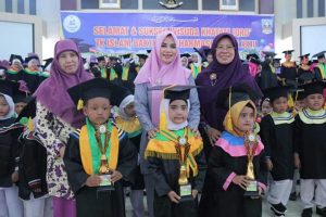 Dihadiri Bunda PAUD, 358 Siswa TK Islam Bhakti Wisuda Iqra’