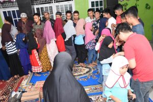 Pemuda Simpang Akhirat Santuni Anak Yatim