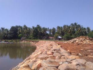 Belasan Kubik Batu “Menggunung” Di Samping MTSM Muhammadiyah Lakitan