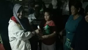 Ketua DPRD Kota Padang, Elly Thrisyanti Kunjungi Kaum Dhuafa Jelang Lebaran