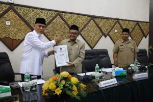 Penyerahan Laporan Kunker Komisi DPRD Padang Masa Sidang III Tahun 2019