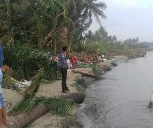 Abrasi Pantai Ancam Pemukiman Warga Karang Labuang