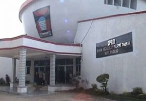 DPRD Kota Padang Dukung Satpol PP Tertibkan PKL