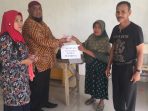 Bupati Hendrajoni Serahkan Bantuan Untuk Korban Wamena