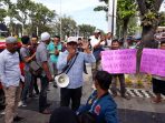 FMPL dan AMPLH Sumbar Demo, Terkait Perkara Pengrusakan Mangrove Mandeh di PN Padang