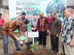 Wali Kota Riza Tanam Pohon Di SMKN 2 Payakumbuh, Beri Nafas Untuk Masa Depan