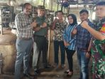 Danramil 02/Pkl Kunjungi PT. SRI, Pengolah Gambir Di Pangkalan
