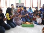 Berbagi Kasih, Fadly Rayakan Milad Bersama Anak Panti Asuhan