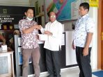 Peduli Orang Kampung, HM Nurnas Bagikan Hand Sanitizer Antisipasi Corona