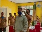 Camat Payakumbuh Timur Serahkan Masker Kepada Ketua LSM