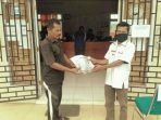 Tindak Lanjut Arahan Camat,Kelurahan Sicincin Bagikan Masker Bagi Keluarga Kurang Mampu