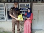 Terkait Covid-19. KEJAKSAAN NEGERI SAWAHLUNTO BAGIKAN PAKET SEMBAKO