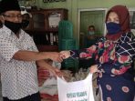 Bantuan 100 Paket Sembako dari KPRI Guru-Guru Payakumbuh Utara untuk warga Bunian