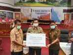 Gubernur Sumbar Terima 2 Ventilator dari Asra