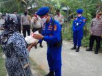 Dalam Rangka Hari Bhayangkara Ke 74, Ditpolairud Polda Aceh Bagikan 300 Paket Sembako Di Pidie Dan Pidie Jaya