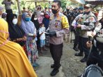 Kapolda Aceh Gelar Baksos Di Leupung Bagikan 70 Paket Sembako.