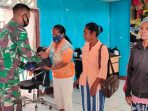 Satgas Pamtas Yonif 742/SWY Bersama Wadandatgas menggelar bakti sosial berupa pelayanan kesehatan gratis
