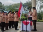 Audy Joinaldy Sematkan Lencana Darma Bakti Pada Kamabicab Gerakan Pramuka Bukittinggi