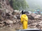 Hujan Awet, Banjir di Mana-mana, Sitinjau Lauik Longsor Lagi