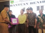 Gubernur Sumbar Serahkan Bantuan Benih Padi dan Jagung 700 Ton Senilai 19 Milyar