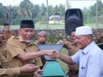 Tingkatkan Kesejahteraan Petani Sumbar, Gubernur Mahyeldi Serahkan Bantuan Alsintan